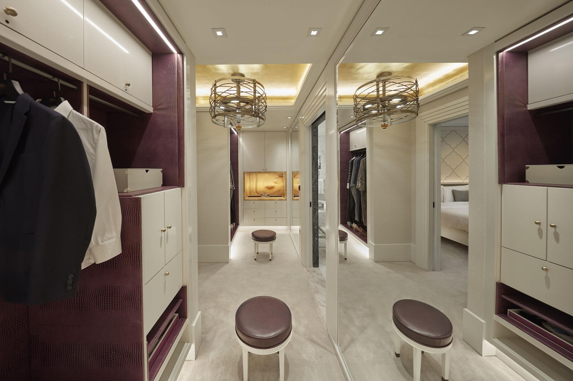Hotel Mandarin Oriental, Dauhá Exteriér fotografie A walk-in closet